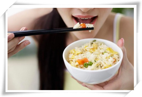 肠镜检查当天要禁食。